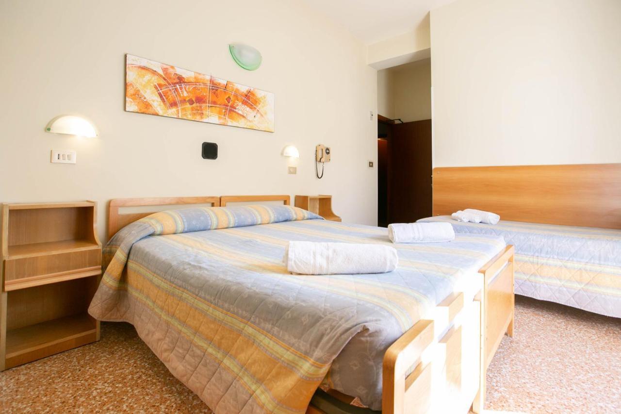 Hotel Ischia Ρίμινι Εξωτερικό φωτογραφία